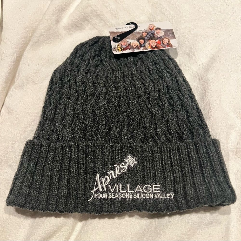 Après Village Gray Knit Beanie NWT